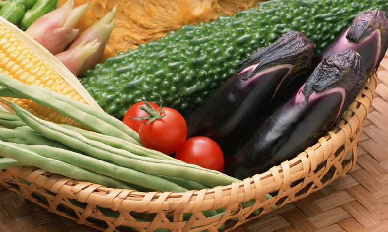 Обои овощи, плоды, корзинка, разные, клубни, vegetables, fruit, basket, different, tubers разрешение 1920x2705 Загрузить