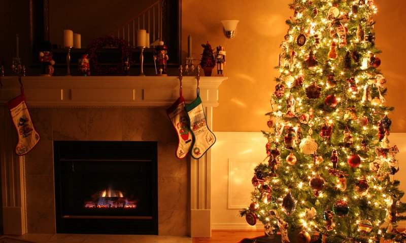 Обои новый год, елка, зима, комната, камин, рождество, гирлянда, полумрак, new year, tree, winter, room, fireplace, christmas, garland, twilight разрешение 3455x2263 Загрузить