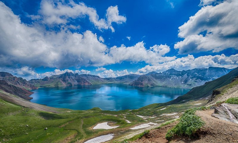 Обои облака, белые, голубое, просторы, озеро в горах, кучевые, широкие, clouds, white, blue, spaces, lake in the mountains, cumulus, wide разрешение 1920x1080 Загрузить