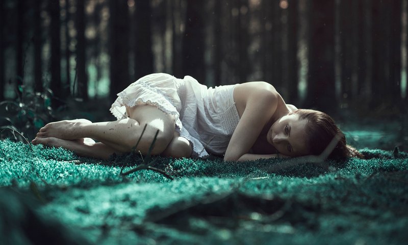 Обои лес, девушка, тоска, emerald woods, forest, girl, longing разрешение 2048x1365 Загрузить