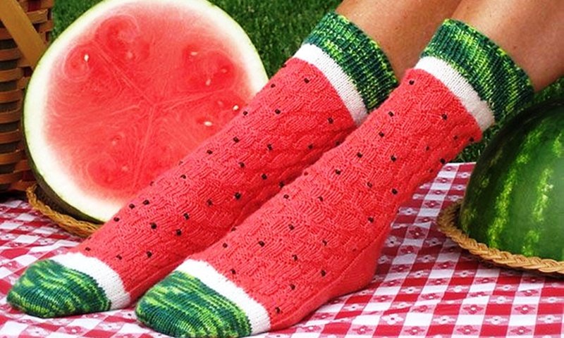 Обои арбуз, арбузные носочки, забавная мимикрия, эффектно, watermelon, watermelon socks, funny mimicry, effectively разрешение 1931x1350 Загрузить