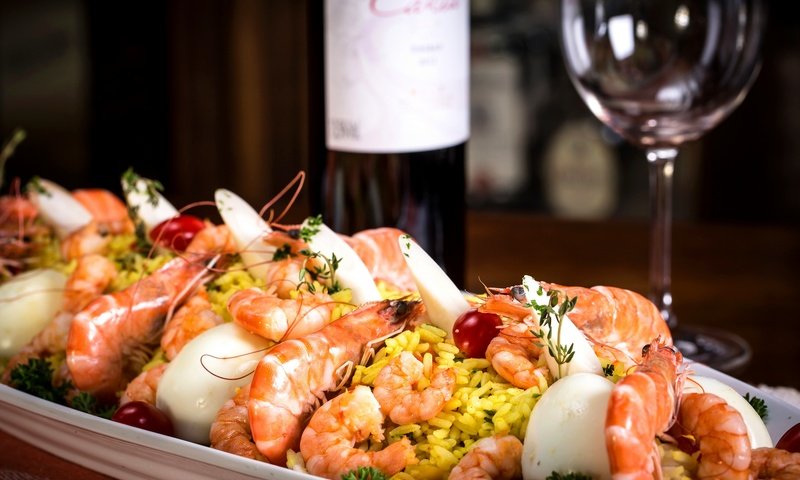 Обои вино, вина, рис, морепродукты, креветки, креветка, морепродуктов, wine, figure, seafood, shrimp разрешение 1920x1280 Загрузить