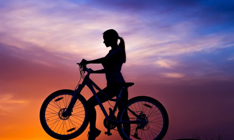 Обои небо, закат, девушка, силуэт, спорт, велосипед, the sky, sunset, girl, silhouette, sport, bike разрешение 2560x1707 Загрузить