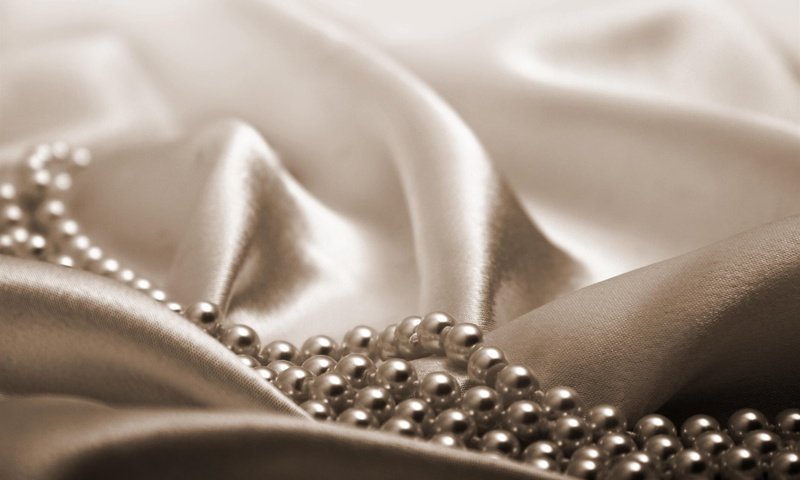 Обои белый, ткань, шелк, украшение, жемчуг, white, fabric, silk, decoration, pearl разрешение 1920x1200 Загрузить