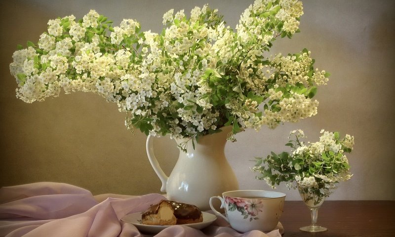 Обои букет, кувшин, пирожное, спирея, bouquet, pitcher, cake, spiraea разрешение 1920x1349 Загрузить