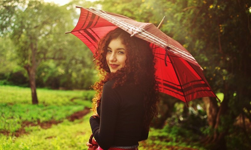 Обои девушка, сад, волосы, зонт, haired, бурые, girl, garden, hair, umbrella, brown разрешение 2304x1536 Загрузить