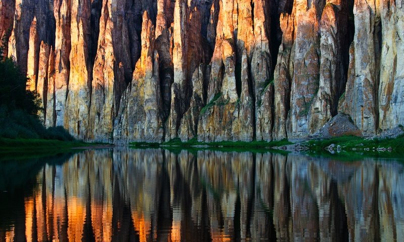 Обои свет, озеро, скалы, природа, отражения, light, lake, rocks, nature, reflection разрешение 1920x1283 Загрузить