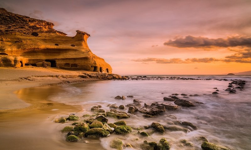 Обои небо, облака, скалы, берег, закат, море, the sky, clouds, rocks, shore, sunset, sea разрешение 2048x1121 Загрузить