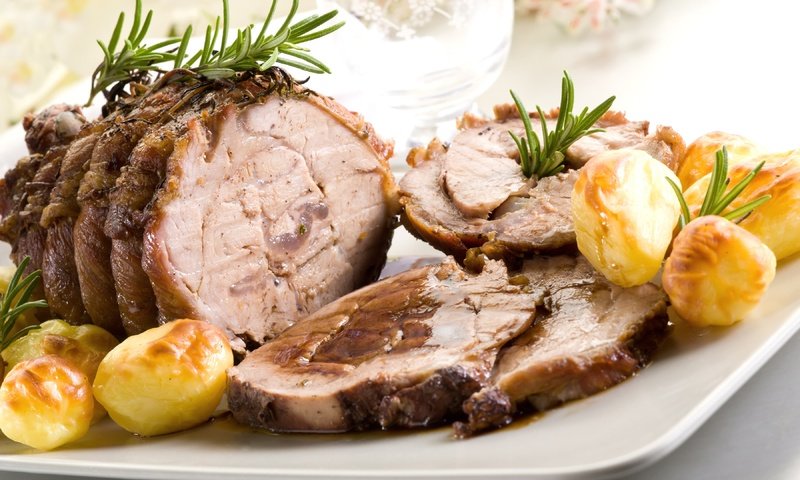 Обои мясо, картофель, розмарин, буженина, meat, potatoes, rosemary, pork разрешение 3600x2377 Загрузить