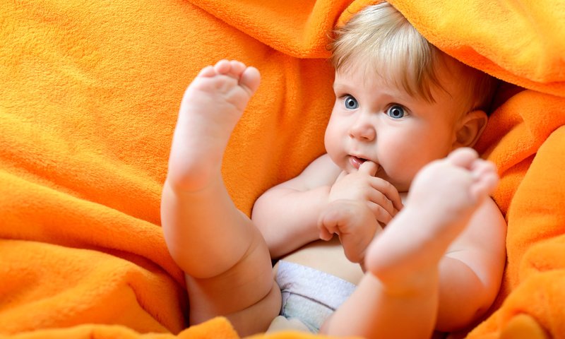 Обои ножки, ребенок, одеяло, малыш, плед, legs, child, blanket, baby, plaid разрешение 8000x5339 Загрузить