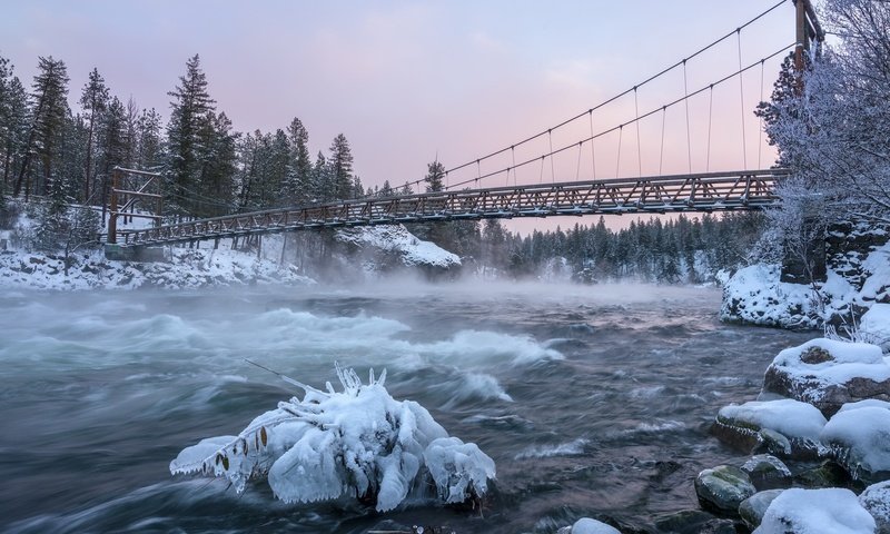 Обои река, снег, природа, зима, мост, лёд, подвесной мост, river, snow, nature, winter, bridge, ice, suspension bridge разрешение 1920x1282 Загрузить