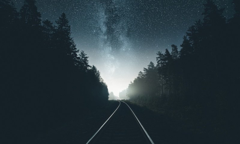 Обои небо, дорога, ночь, лес, звезды, железная, млечный путь, the sky, road, night, forest, stars, iron, the milky way разрешение 1920x1280 Загрузить