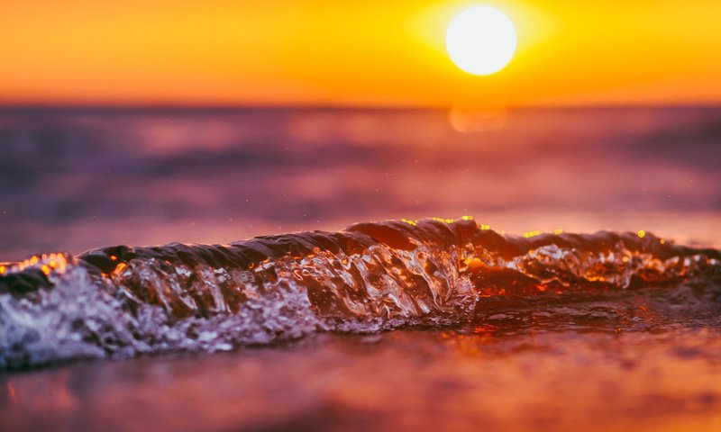 Обои вода, солнце, закат, макро, море, волна, water, the sun, sunset, macro, sea, wave разрешение 1920x1200 Загрузить