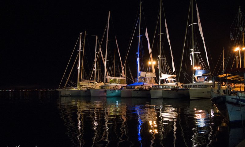 Обои ночь, огни, вода, отражение, яхты, яхта, night, lights, water, reflection, yachts, yacht разрешение 6016x4000 Загрузить