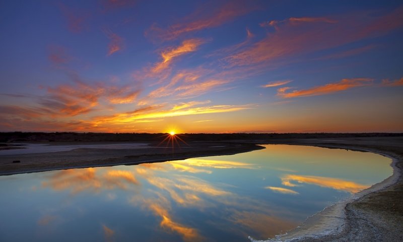 Обои небо, облака, вода, солнце, закат, побережье, the sky, clouds, water, the sun, sunset, coast разрешение 1920x1200 Загрузить