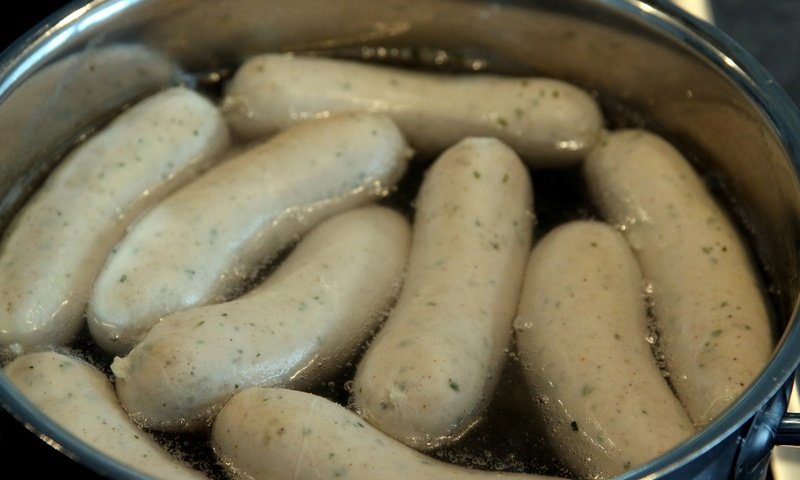 Обои колбаски, сардельки, мясные изделия, колбасные изделия, sausages, wieners разрешение 5472x3648 Загрузить