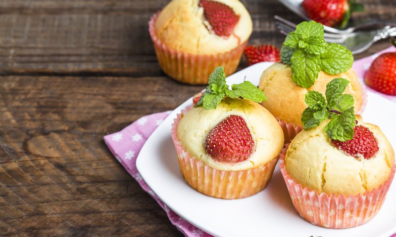 Обои клубника, выпечка, кексы, маффин, strawberry, cakes, cupcakes, muffin разрешение 5472x3648 Загрузить