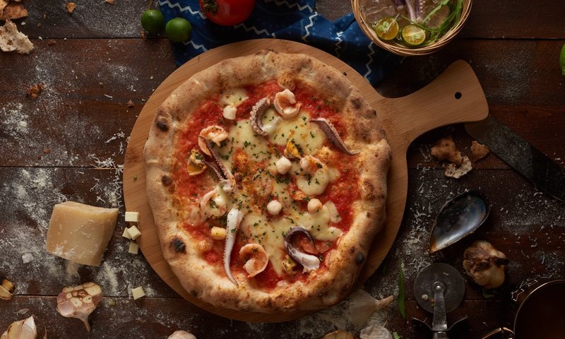 Обои сыр, выпечка, пицца, чеснок, кальмары, начинка. помидоры, cheese, cakes, pizza, garlic, squid, filling. tomatoes разрешение 2048x1367 Загрузить