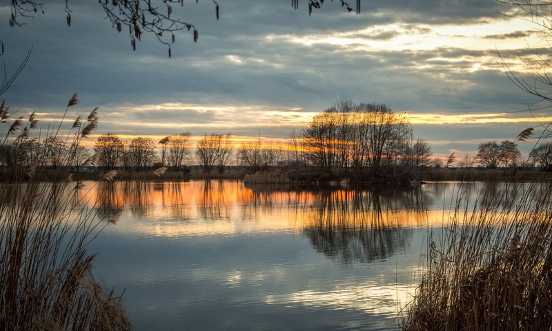 Обои небо, деревья, вечер, река, природа, отражение, осень, the sky, trees, the evening, river, nature, reflection, autumn разрешение 5947x3965 Загрузить