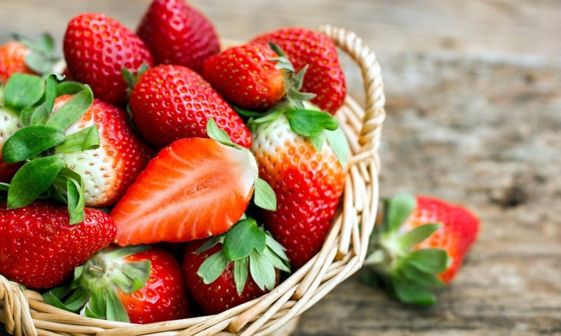 Обои клубника, ягоды, корзинка, strawberry, berries, basket разрешение 2560x1675 Загрузить