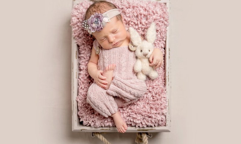 Обои спит, девочка, игрушка, мех, малышка, sleeping, girl, toy, fur, baby разрешение 5000x3820 Загрузить