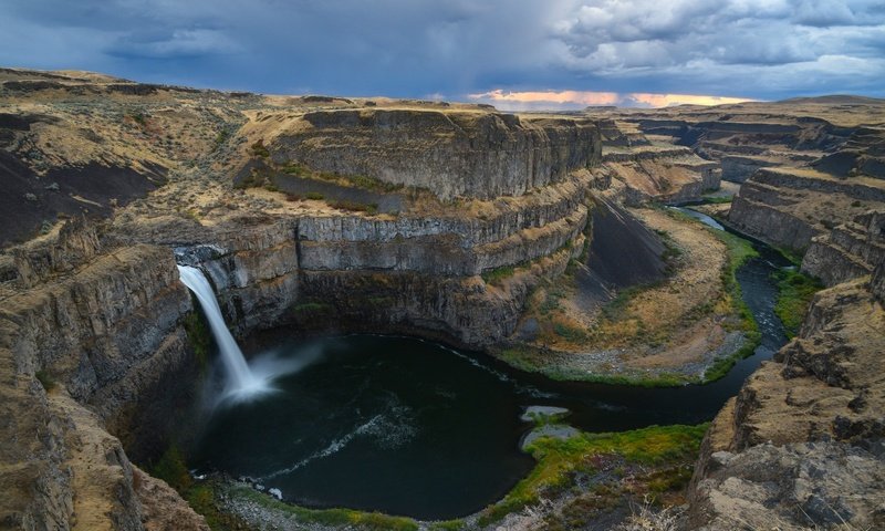 Обои скала, поток воды, водопад, чечня, rock, the flow of water, waterfall, chechnya разрешение 2048x1344 Загрузить
