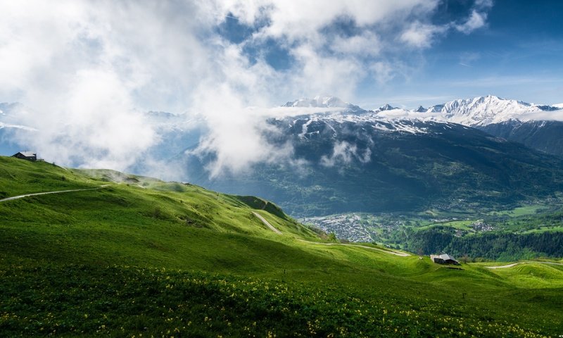 Обои трава, облака, горы, пейзаж, grass, clouds, mountains, landscape разрешение 3840x2160 Загрузить