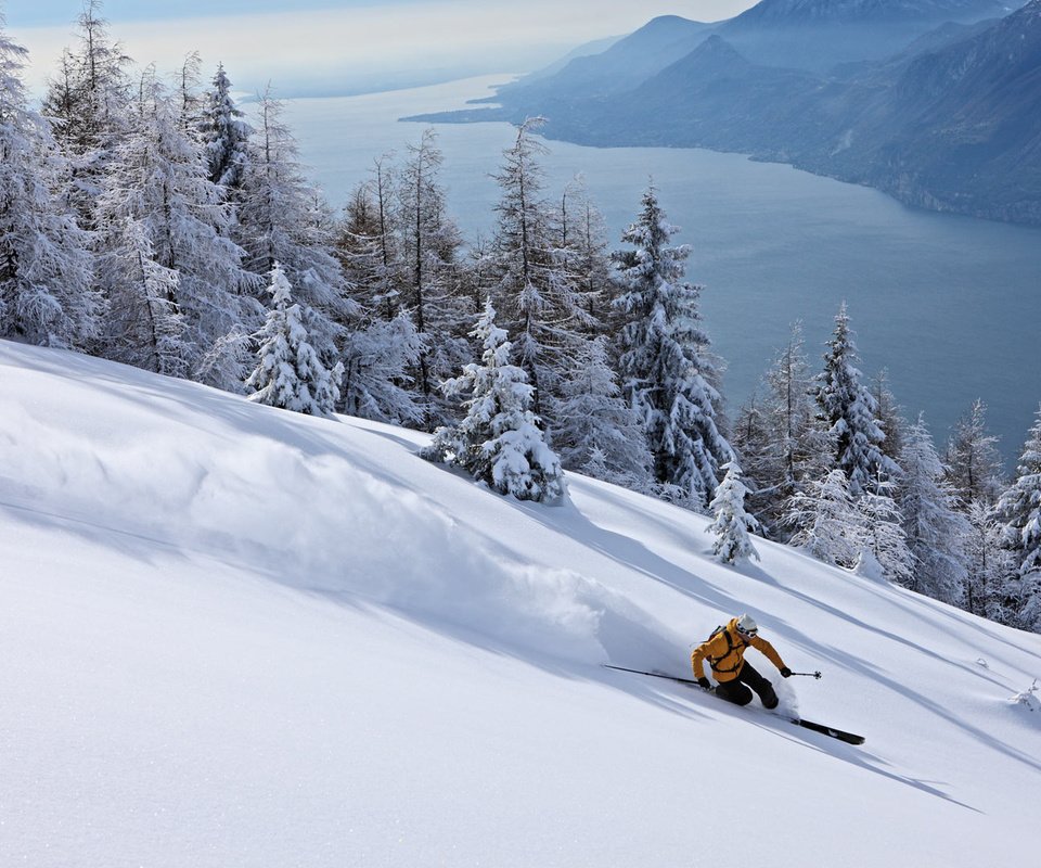 Обои снег, спуск, лыжник, лыжи, экстрим, snow, the descent, skier, ski, extreme разрешение 1920x1080 Загрузить