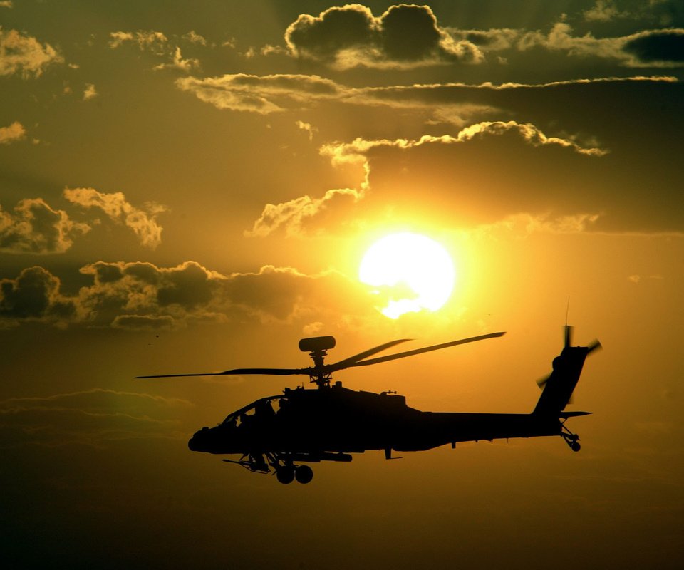 Обои небо, солнце, закат, полет, вертолет, вооружение, апачи, the sky, the sun, sunset, flight, helicopter, weapons, apache разрешение 2019x1350 Загрузить