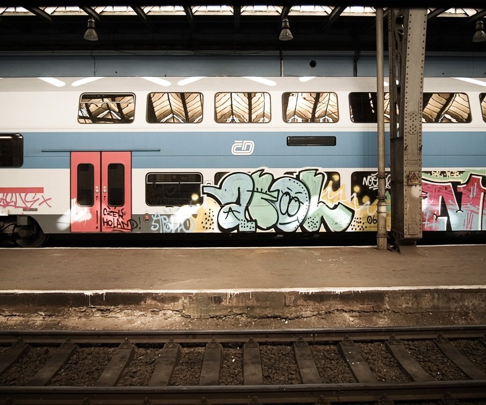 Обои железная дорога, граффити, электричка, вагон, railroad, graffiti, train, the car разрешение 2560x1600 Загрузить