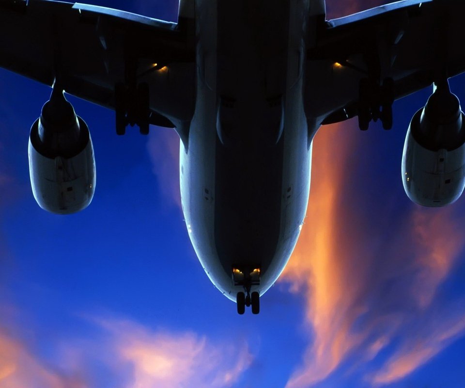 Обои небо, облака, самолет, турбины, the sky, clouds, the plane, turbine разрешение 1920x1200 Загрузить