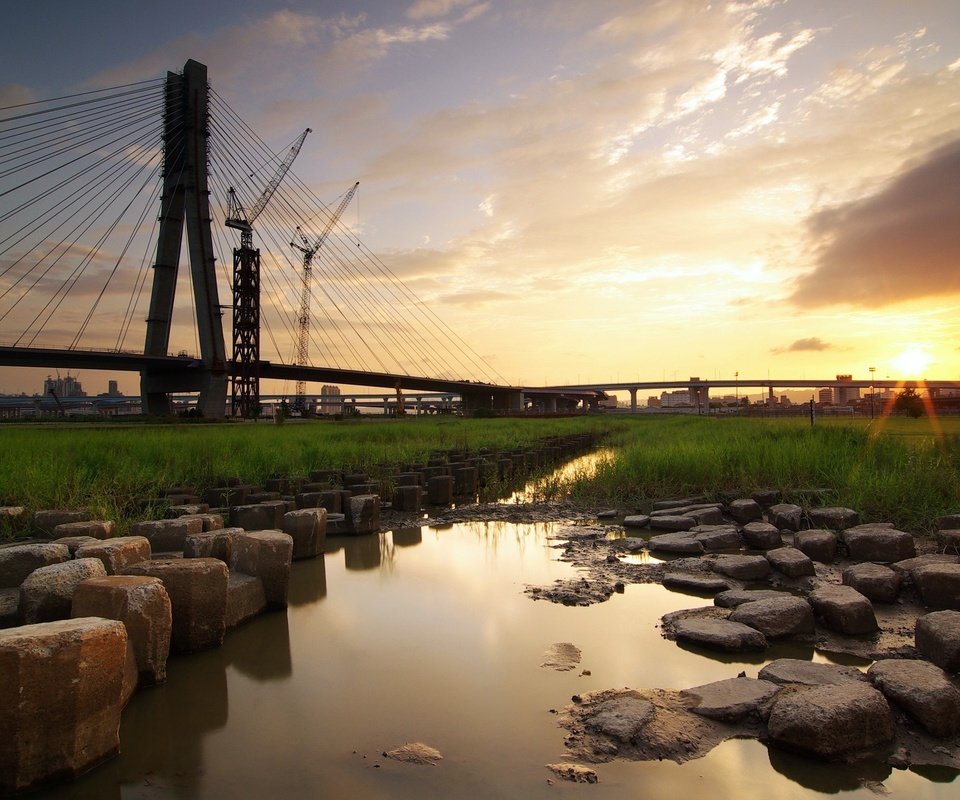 Обои вода, камни, закат, мост, стройка, water, stones, sunset, bridge, construction разрешение 1920x1200 Загрузить
