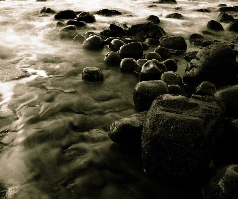 Обои вода, камни, серый, water, stones, grey разрешение 1920x1440 Загрузить