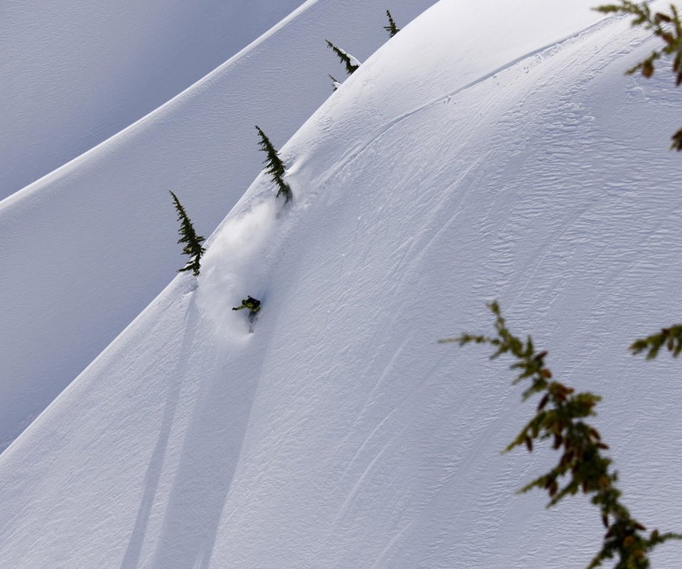 Обои горы, снег, спуск, зима, склон, сноуборд, сноубордист, mountains, snow, the descent, winter, slope, snowboard, snowboarder разрешение 1920x1080 Загрузить