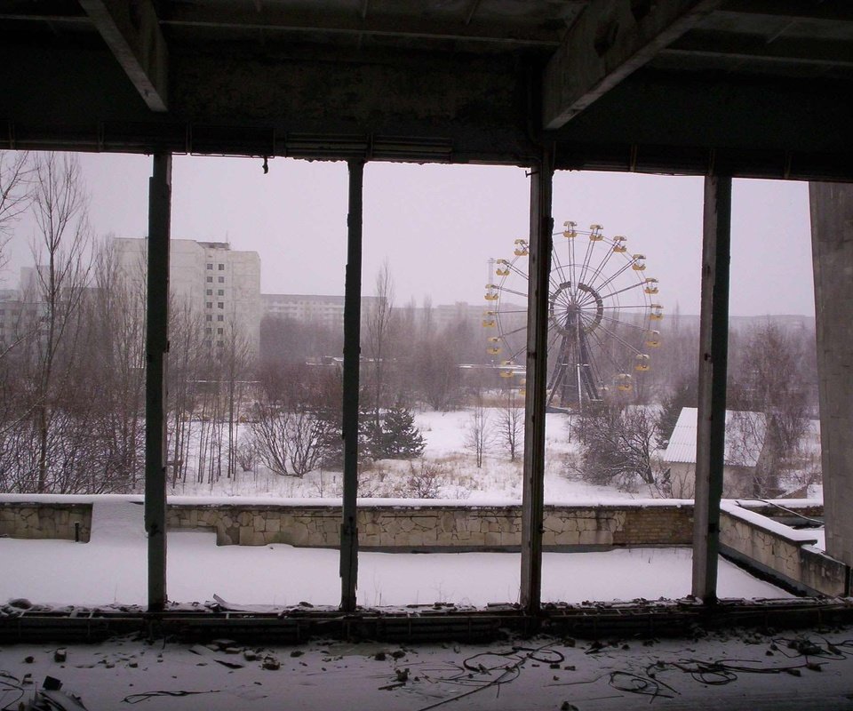 Обои окно, решетка, чернобыль, припять, мертвый город, window, grille, chernobyl, pripyat, dead city разрешение 2080x1544 Загрузить