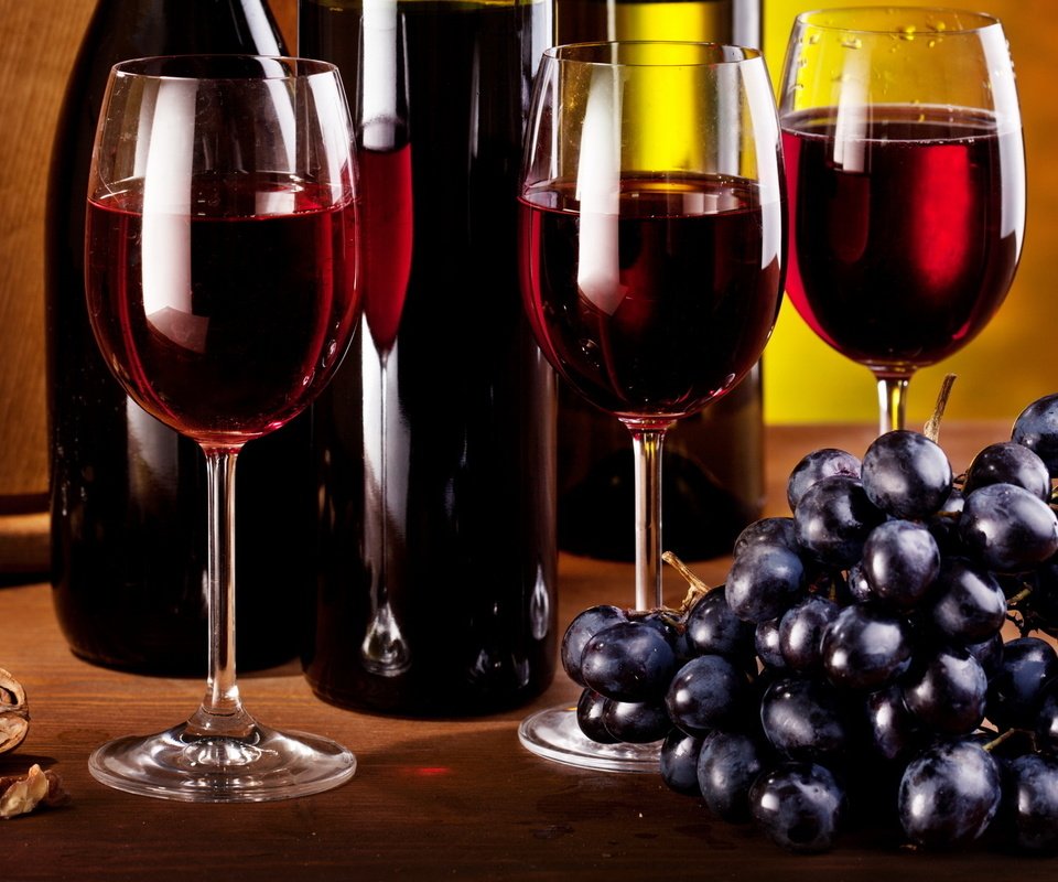 Обои виноград, вино, бокалы, бутылки, кисть, орех, гроздь, grapes, wine, glasses, bottle, brush, walnut, bunch разрешение 1920x1080 Загрузить