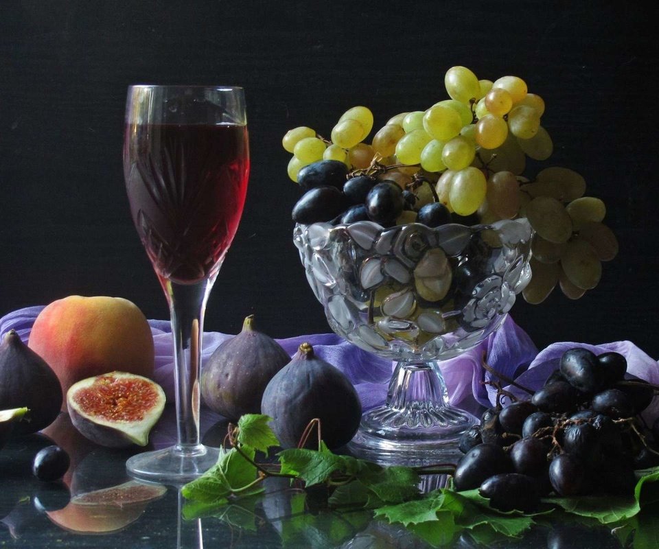 Обои виноград, инжир, фрукты, бокал, вино, ваза, персик, натюрморт, красное вино, grapes, figs, fruit, glass, wine, vase, peach, still life, red wine разрешение 1920x1200 Загрузить