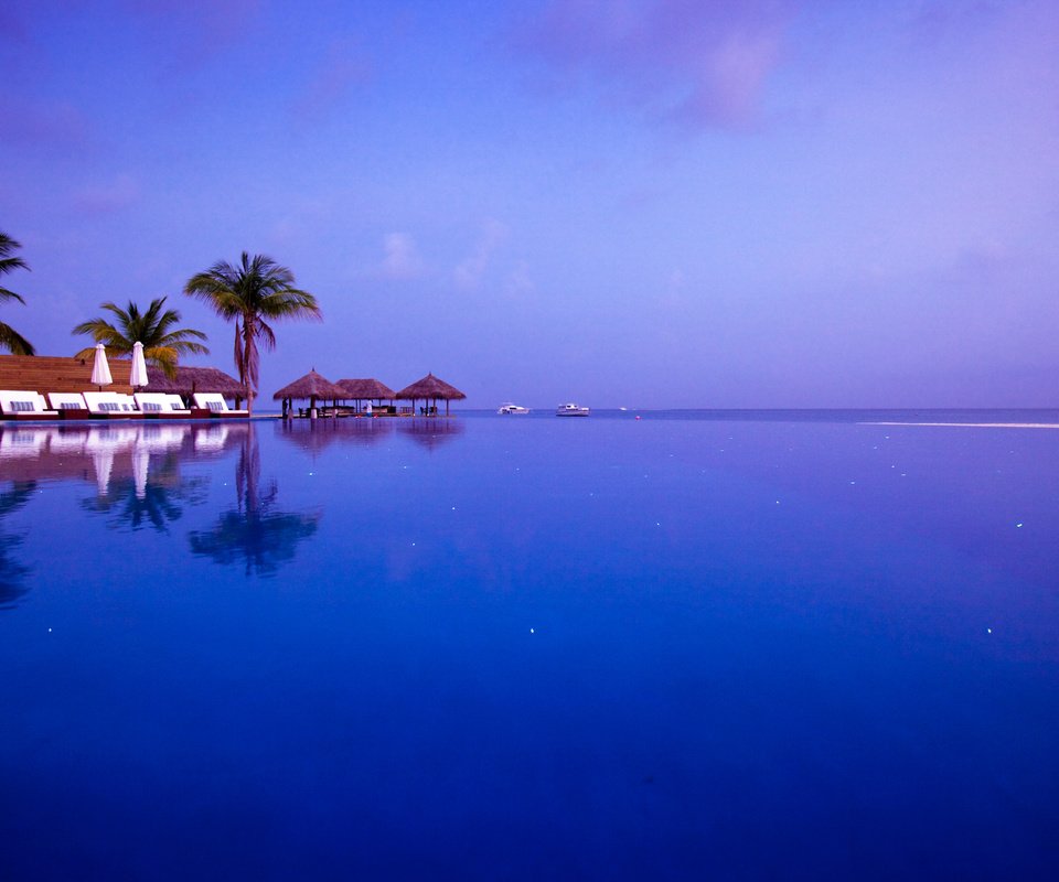 Обои вечер, море, бассейн, тропики, мальдивы, the evening, sea, pool, tropics, the maldives разрешение 5616x3744 Загрузить