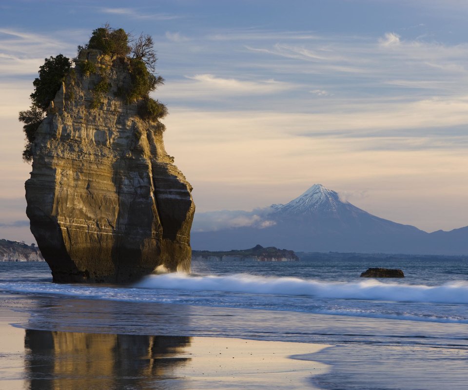 Обои море, скала, новая зеландия, гора таранаки, sea, rock, new zealand, mt taranaki разрешение 2000x1333 Загрузить