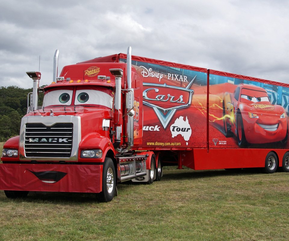 Обои красный, грузовик, трейлер, пиксар, автомобили, тягач, mack, red, truck, trailer, pixar, cars, tractor разрешение 2560x1600 Загрузить