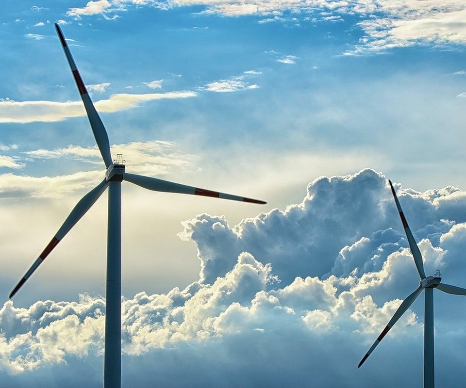 Обои небо, облака, ветряк, ветрогенератор, the sky, clouds, windmill, wind turbine разрешение 1920x1267 Загрузить