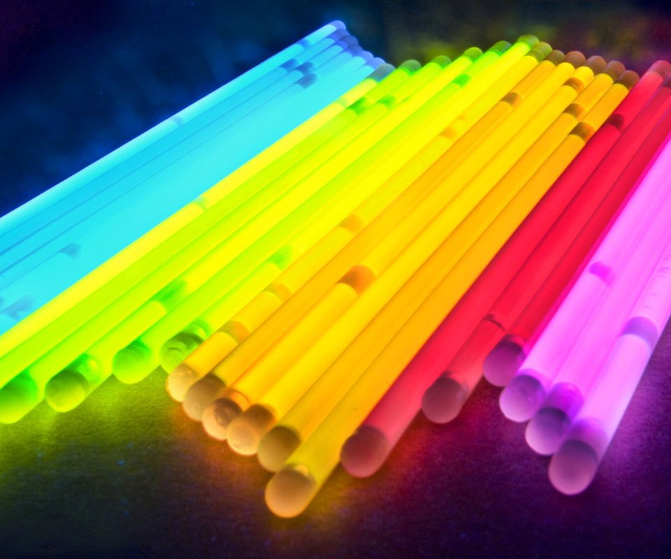 Обои свет, абстракция, цвет, свечение, палочки, трубочки, глау, light, abstraction, color, glow, sticks, tube разрешение 2560x1600 Загрузить