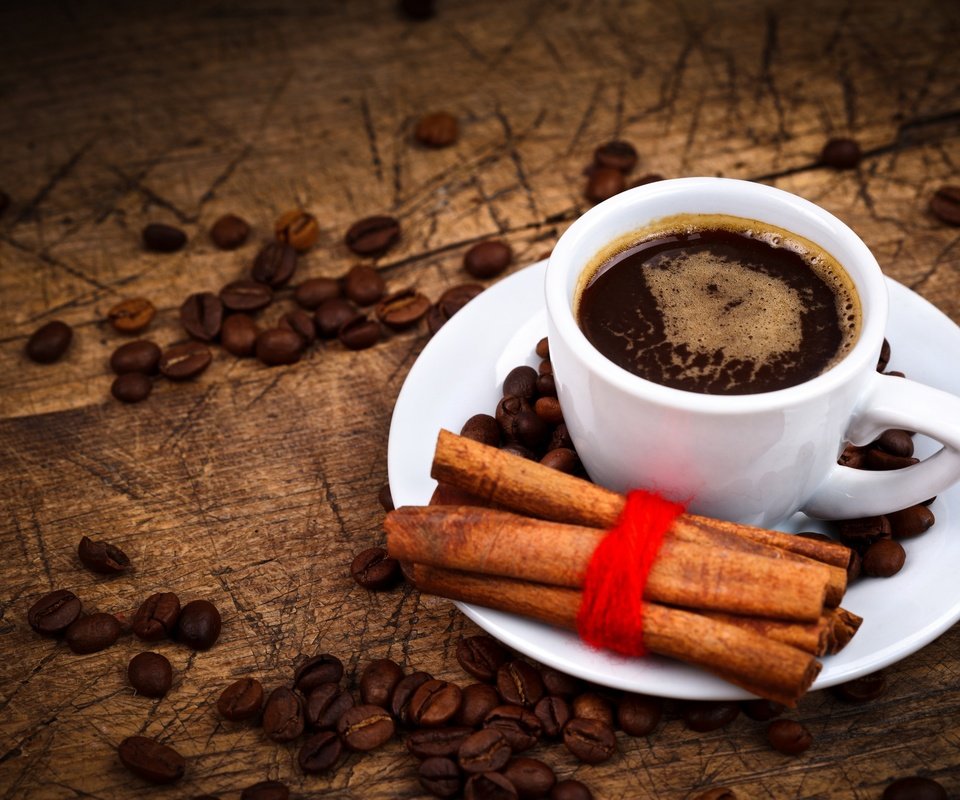 Обои корица, кофе, чашка, кофейные зерна, cinnamon, coffee, cup, coffee beans разрешение 2880x1920 Загрузить