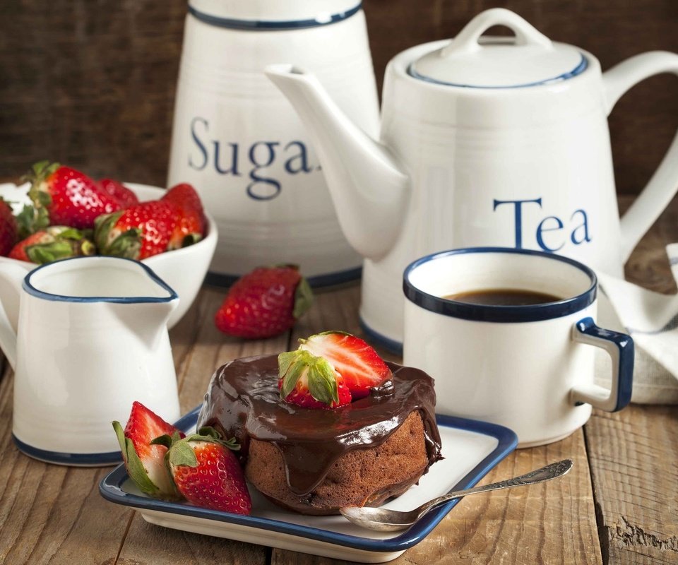 Обои клубника, чай, посуда, шоколад, пирожное, strawberry, tea, dishes, chocolate, cake разрешение 2048x1401 Загрузить