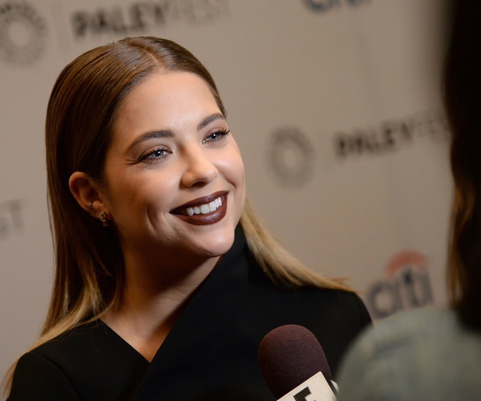 Обои 2015 год, эшли бенсон, paleyfest new york, милые обманщицы, 2015, ashley benson, pretty little liars разрешение 2048x1365 Загрузить