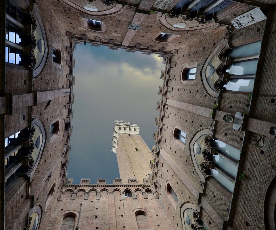 Обои небо, башня, италия, сиена, the sky, tower, italy, siena разрешение 2048x1342 Загрузить