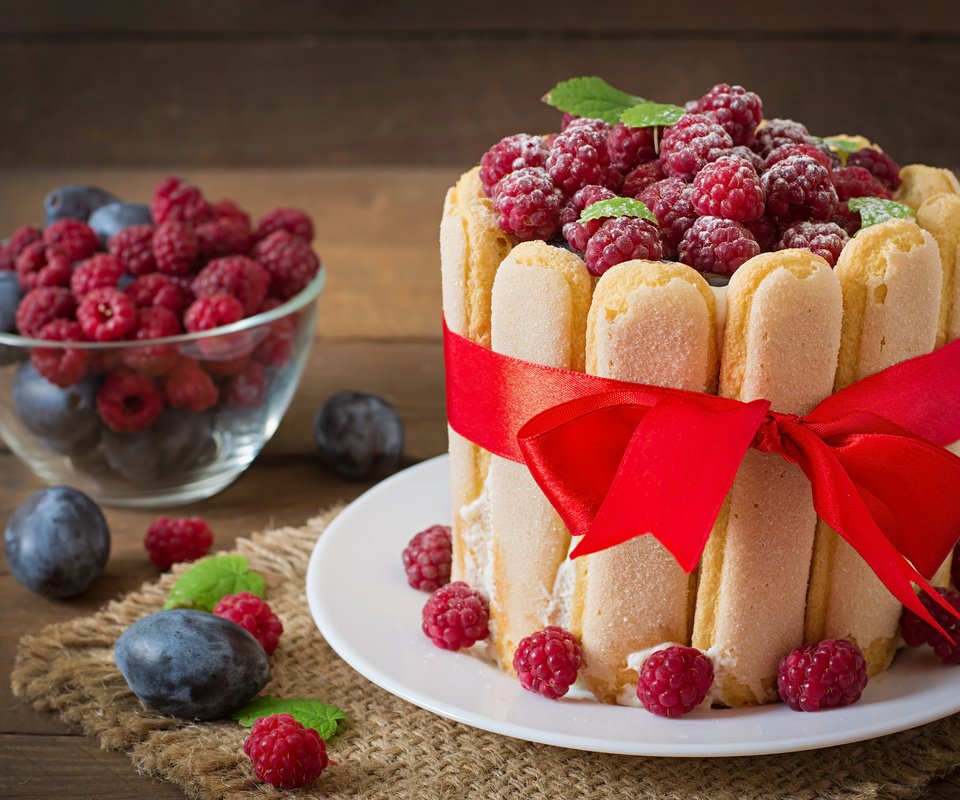 Обои малина, ягоды, торт, десерт, бант, сливы, савоярди, raspberry, berries, cake, dessert, bow, plum, savoiardi разрешение 3000x2000 Загрузить