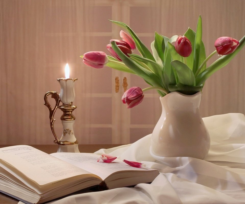 Обои настроение, романтика, букет, тюльпаны, свеча, книга, mood, romance, bouquet, tulips, candle, book разрешение 1920x1202 Загрузить