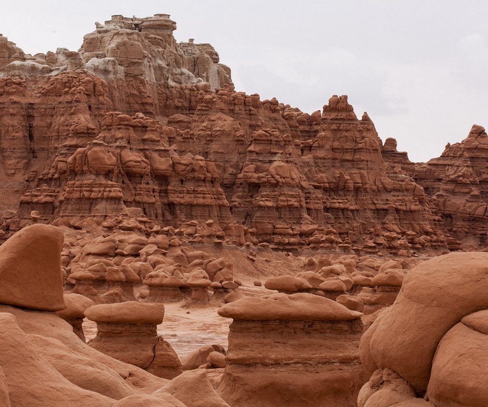 Обои каньон, красота, сша, штат юта, гоблин долина, canyon, beauty, usa, utah, goblin valley разрешение 1920x1280 Загрузить