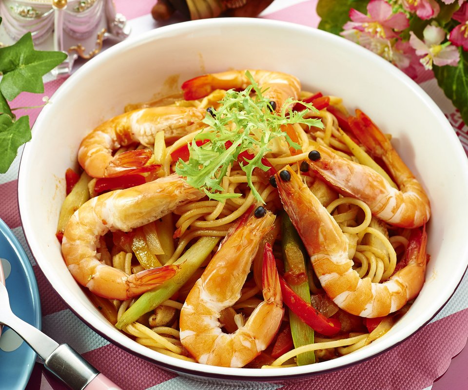 Обои овощи, морепродукты, креветки, паста, vegetables, seafood, shrimp, pasta разрешение 2048x1363 Загрузить